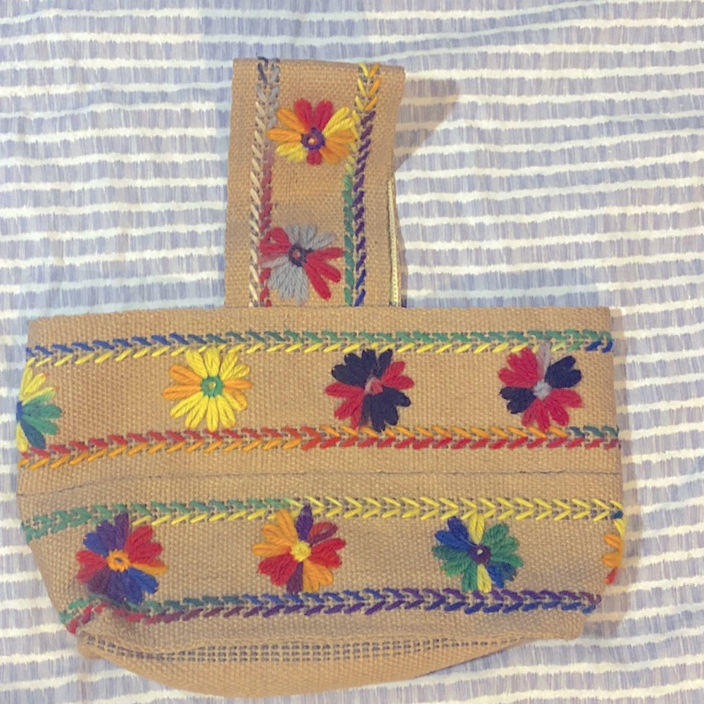 60s Vintage Woven Basket Purse w/ embroidered flowers
